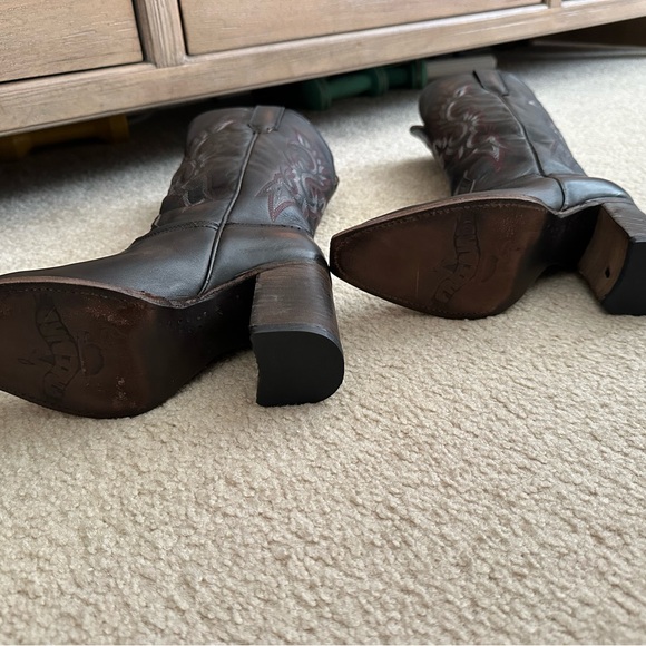 Brand new in box with dust covers and original boot stuffing.  Size 6. - Picture 3 of 9